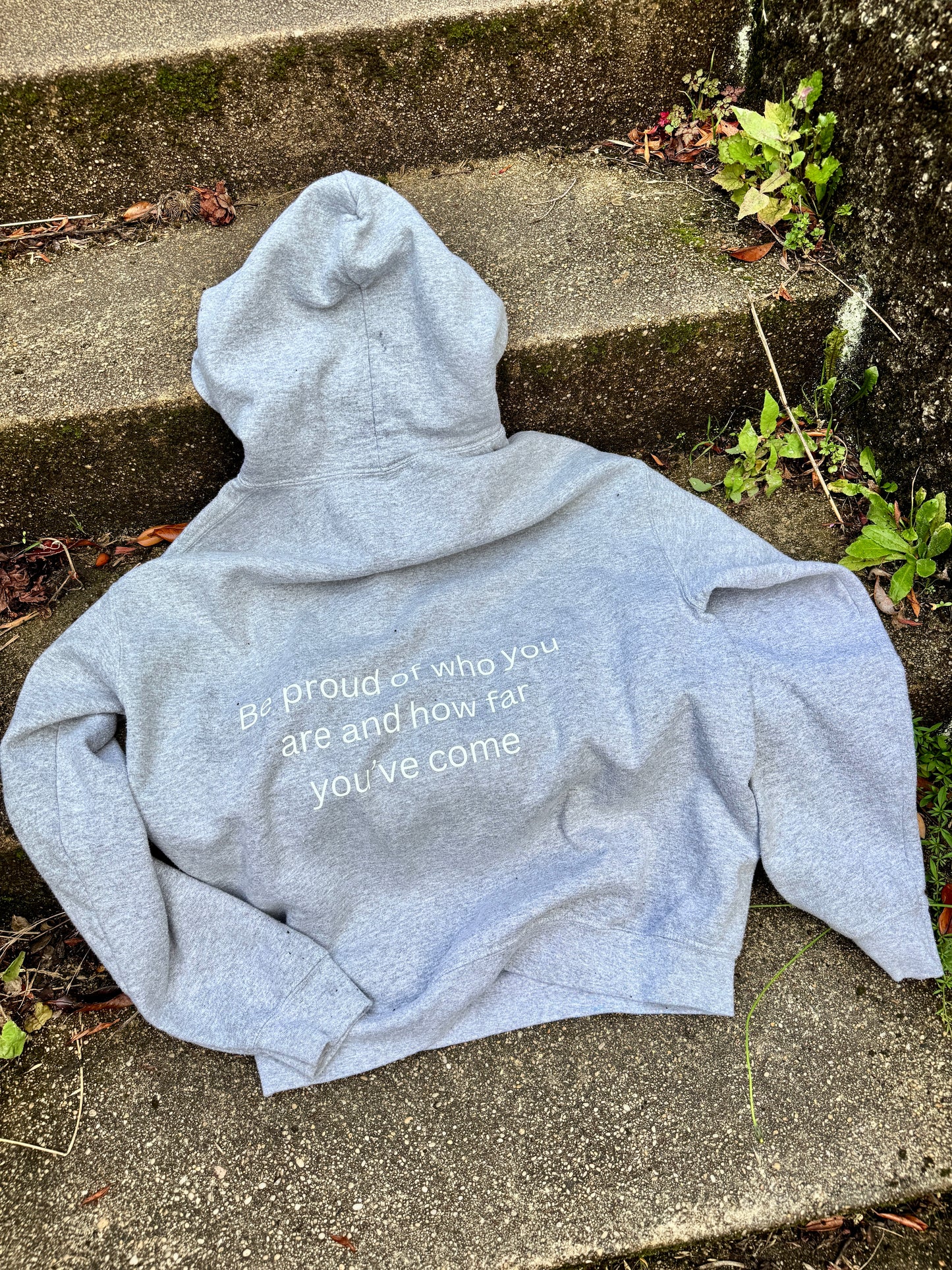 'Proud' hoodie in Sport grey